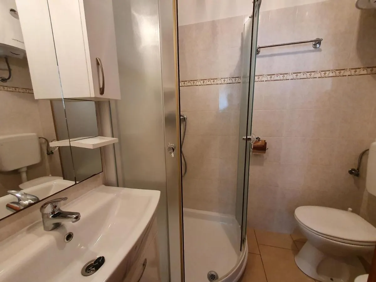 Апартаменты Elena, 100 M From The Beach Новиград