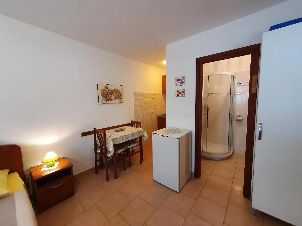 Elena, 100 M From The Beach Новиград Апартаменты