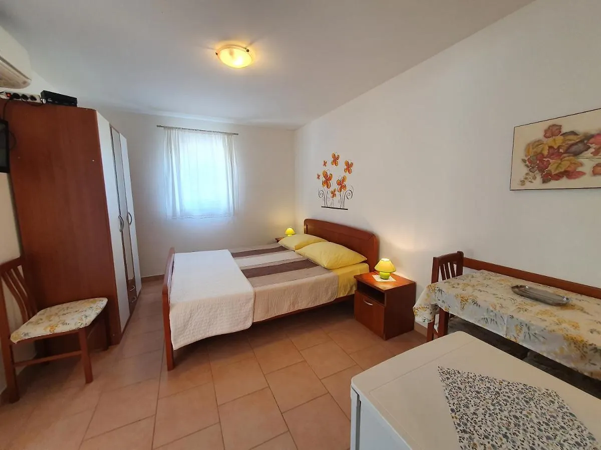 Elena, 100 M From The Beach Novigrad  0*, Novigrad (Istria)