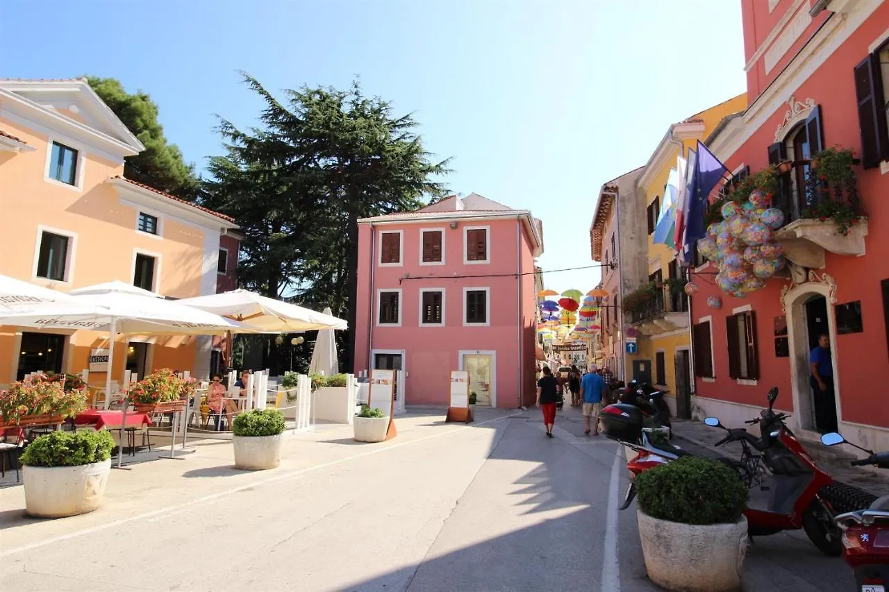 Apartment Elena, 100 M From The Beach Novigrad  Croatia